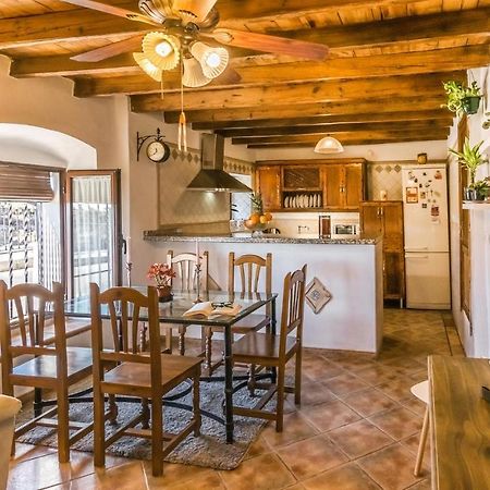 Pet Friendly Home In Hornachuelos With Kitchen エクステリア 写真