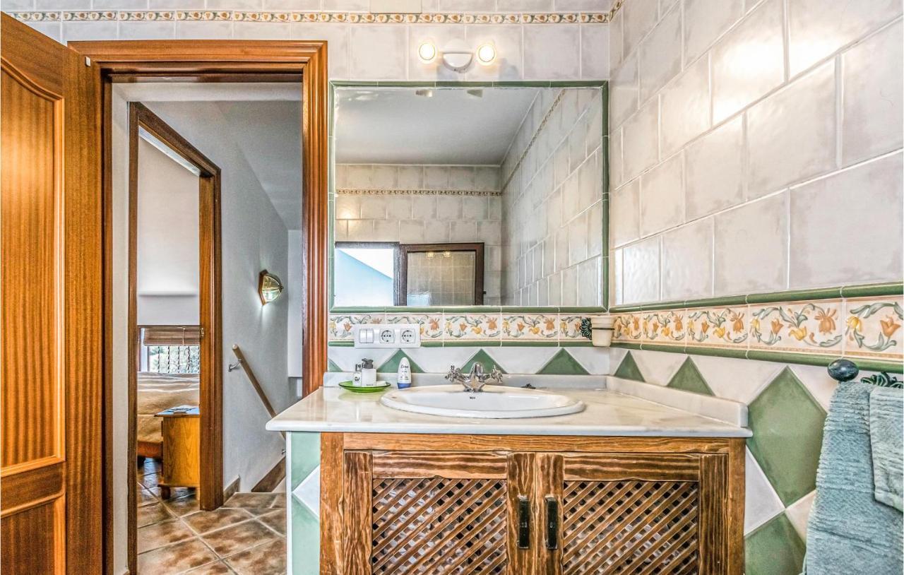 Pet Friendly Home In Hornachuelos With Kitchen エクステリア 写真