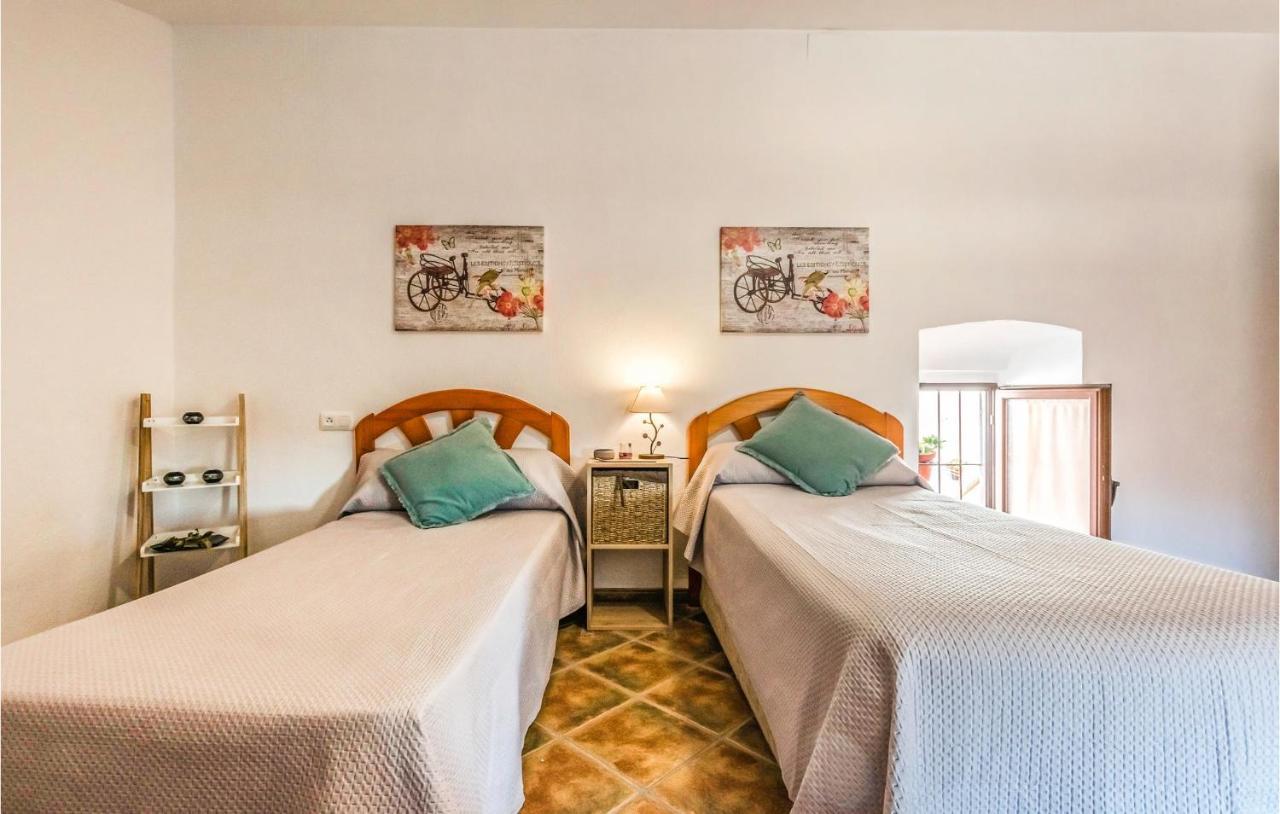 Pet Friendly Home In Hornachuelos With Kitchen エクステリア 写真