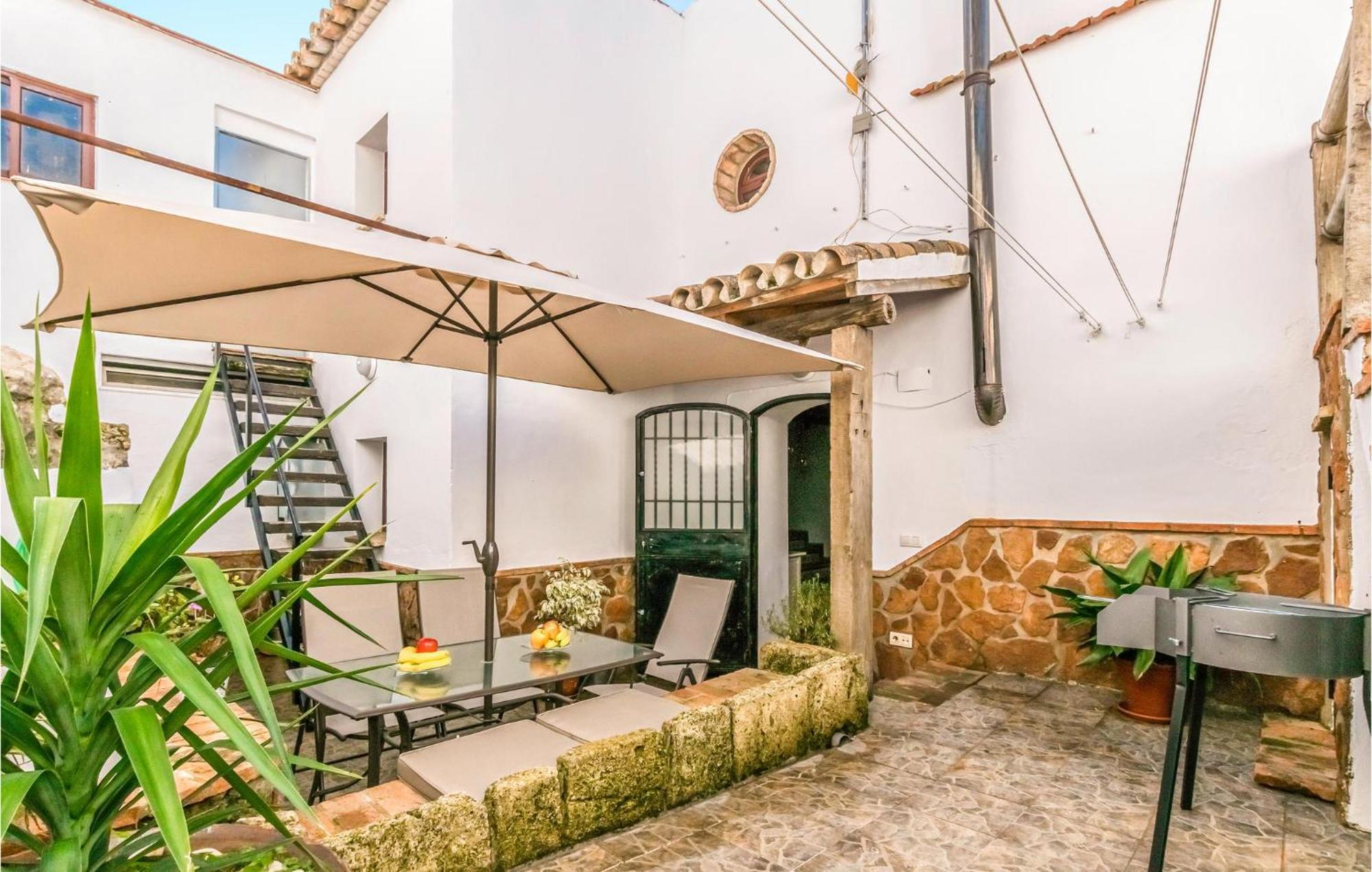 Pet Friendly Home In Hornachuelos With Kitchen エクステリア 写真