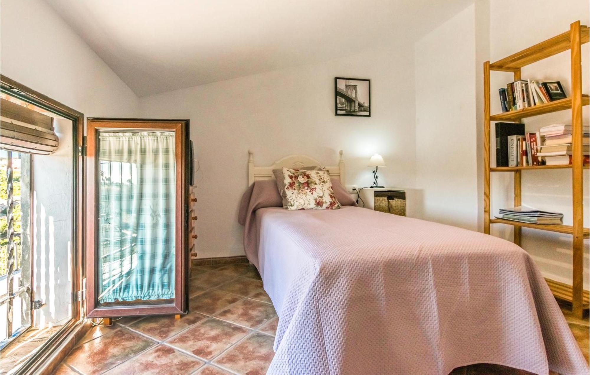 Pet Friendly Home In Hornachuelos With Kitchen エクステリア 写真